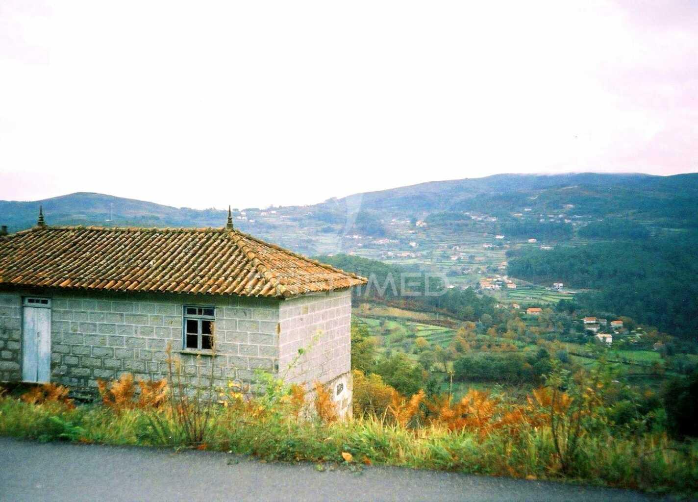 Moradia  em pedra para reconstruir