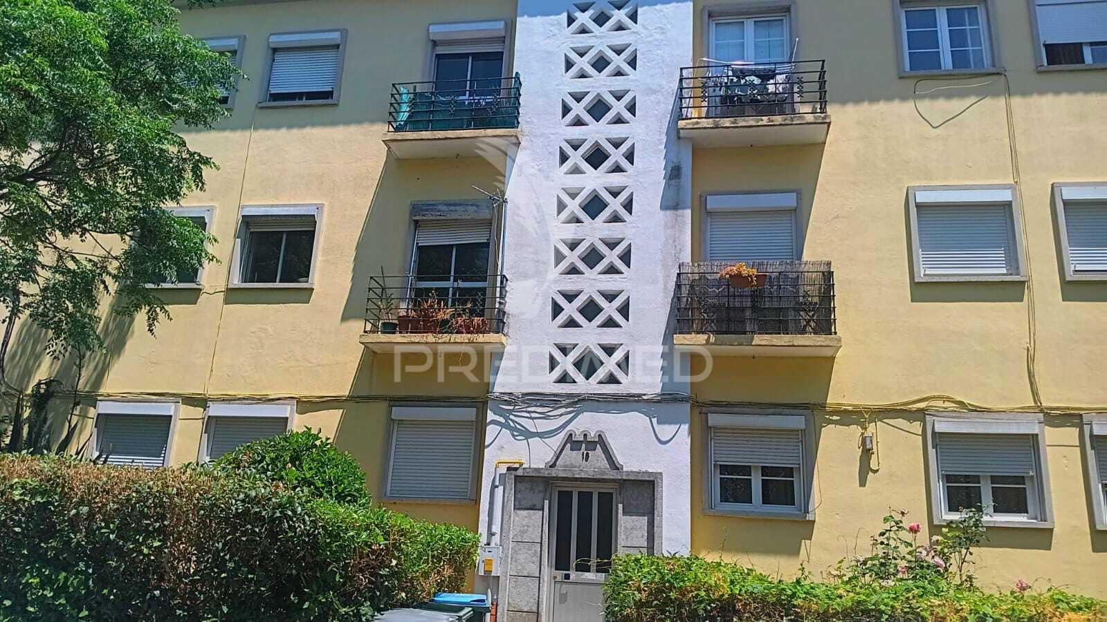 Reservado t3 e logradouro para remodelar em alvalade, lisboa
