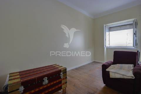 Reservado t3 e logradouro para remodelar em alvalade, lisboa