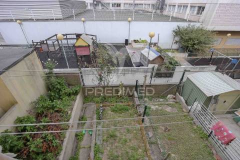 Reservado t3 e logradouro para remodelar em alvalade, lisboa