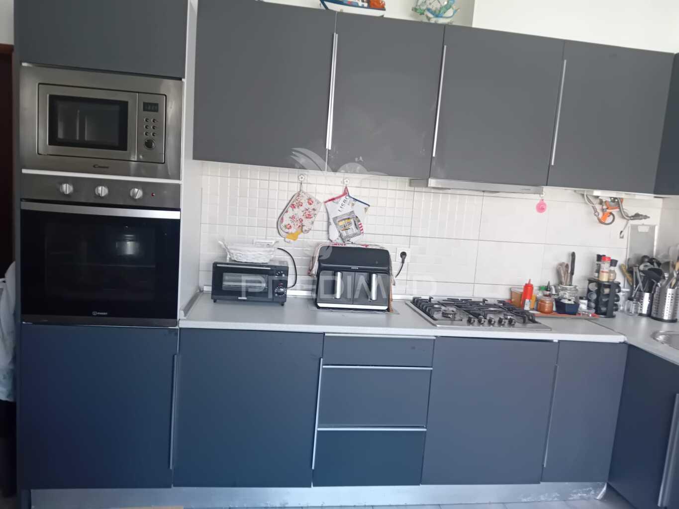Moradia geminada t6 mais uma loja em pinhal de frades
