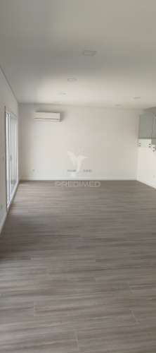 Moradia geminada t3 em vale milhaços com garagem e suíte