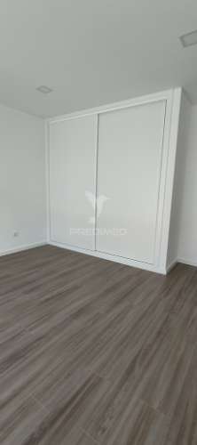 Moradia geminada t3 em vale milhaços com garagem e suíte