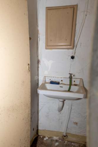 Prédio t5 com quintal, para remodelação em vila viçosa