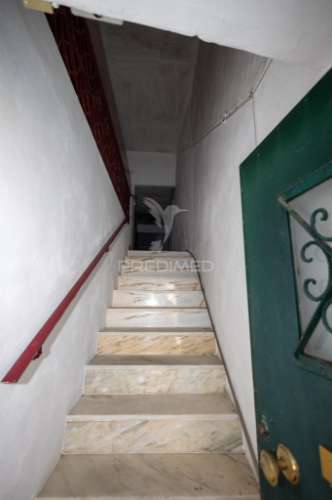 Prédio t5 com quintal, para remodelação em vila viçosa