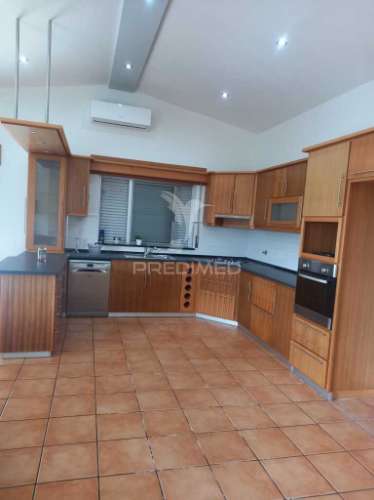 Casa térrea com excelente espaço exterior – 3 quartos