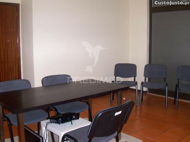 Vende-se loja para comercio e serviços