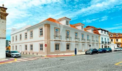 Apartamento t1 em edifício pombalino, centro, vista rio.