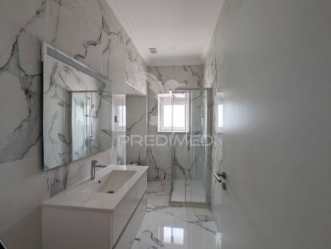 Apartamento t1 em edifício pombalino, centro, vista rio.