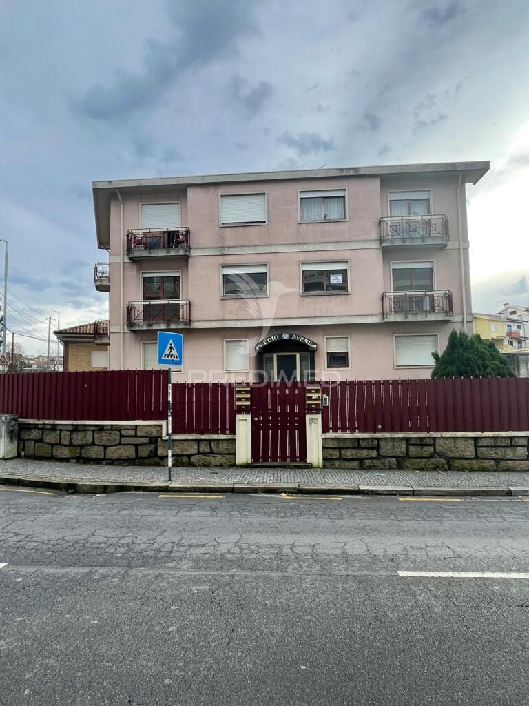 Apartamento t1+1 com garagem / armazém - gondomar