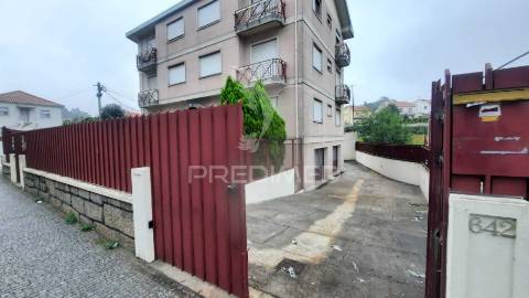Apartamento t1+1 com garagem / armazém - gondomar