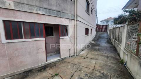 Apartamento t1+1 com garagem / armazém - gondomar