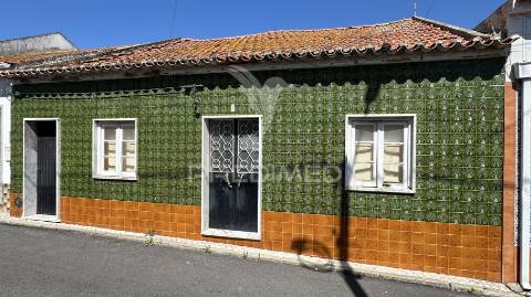 Moradia t4 com logradouro
