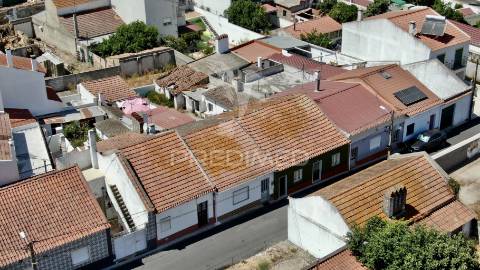 Moradia t4 com logradouro