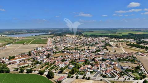 Moradia t4 com logradouro