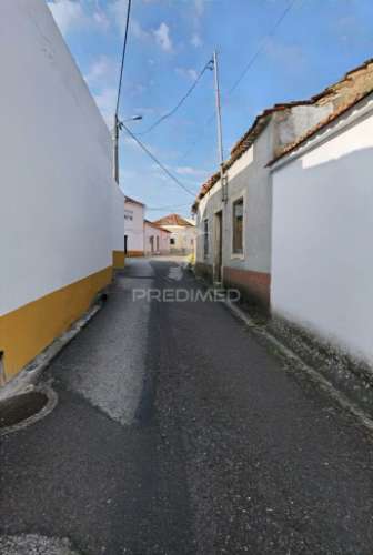 Moradia t2 para restaurar arneiro das milhariças / santarém