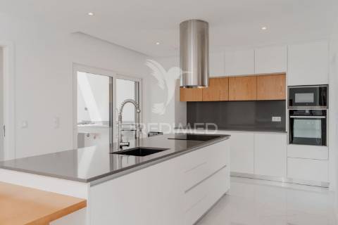 Moradia t3 moderna com acabamentos de luxo – pronta a habitar