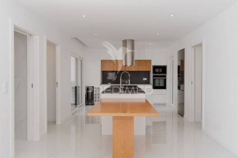 Moradia t3 moderna com acabamentos de luxo – pronta a habitar
