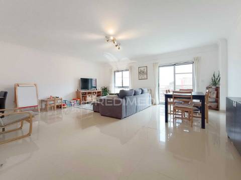 Apartamento t2 com parqueamento na agualva