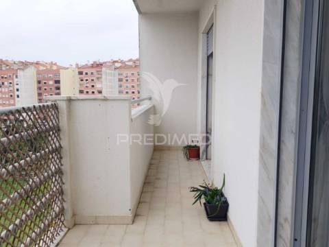 Apartamento t2 com parqueamento na agualva