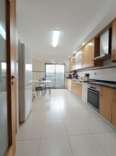 Apartamento t2 com parqueamento na agualva