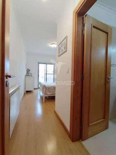 Apartamento t2 com parqueamento na agualva