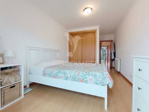 Apartamento t2 com parqueamento na agualva