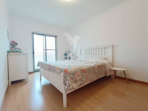 Apartamento t2 com parqueamento na agualva