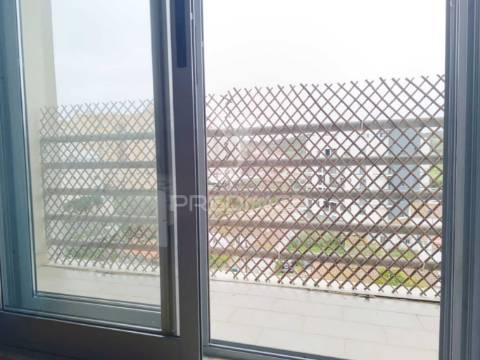 Apartamento t2 com parqueamento na agualva