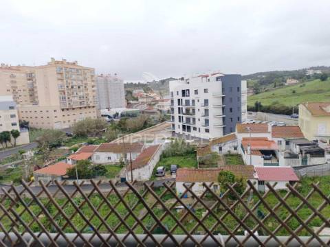Apartamento t2 com parqueamento na agualva