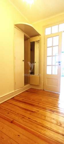 Apartamento t1 na travessa do olival, à lapa