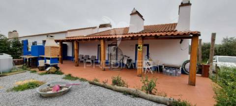 Monte alentejano, 21.750 m2, com casa tipica t4