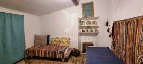 Monte alentejano, 21.750 m2, com casa tipica t4