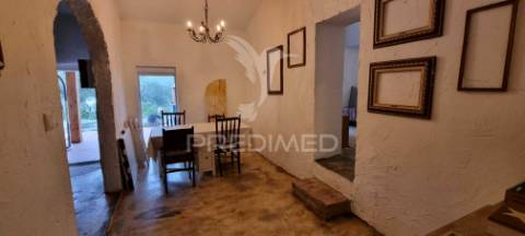 Monte alentejano, 21.750 m2, com casa tipica t4