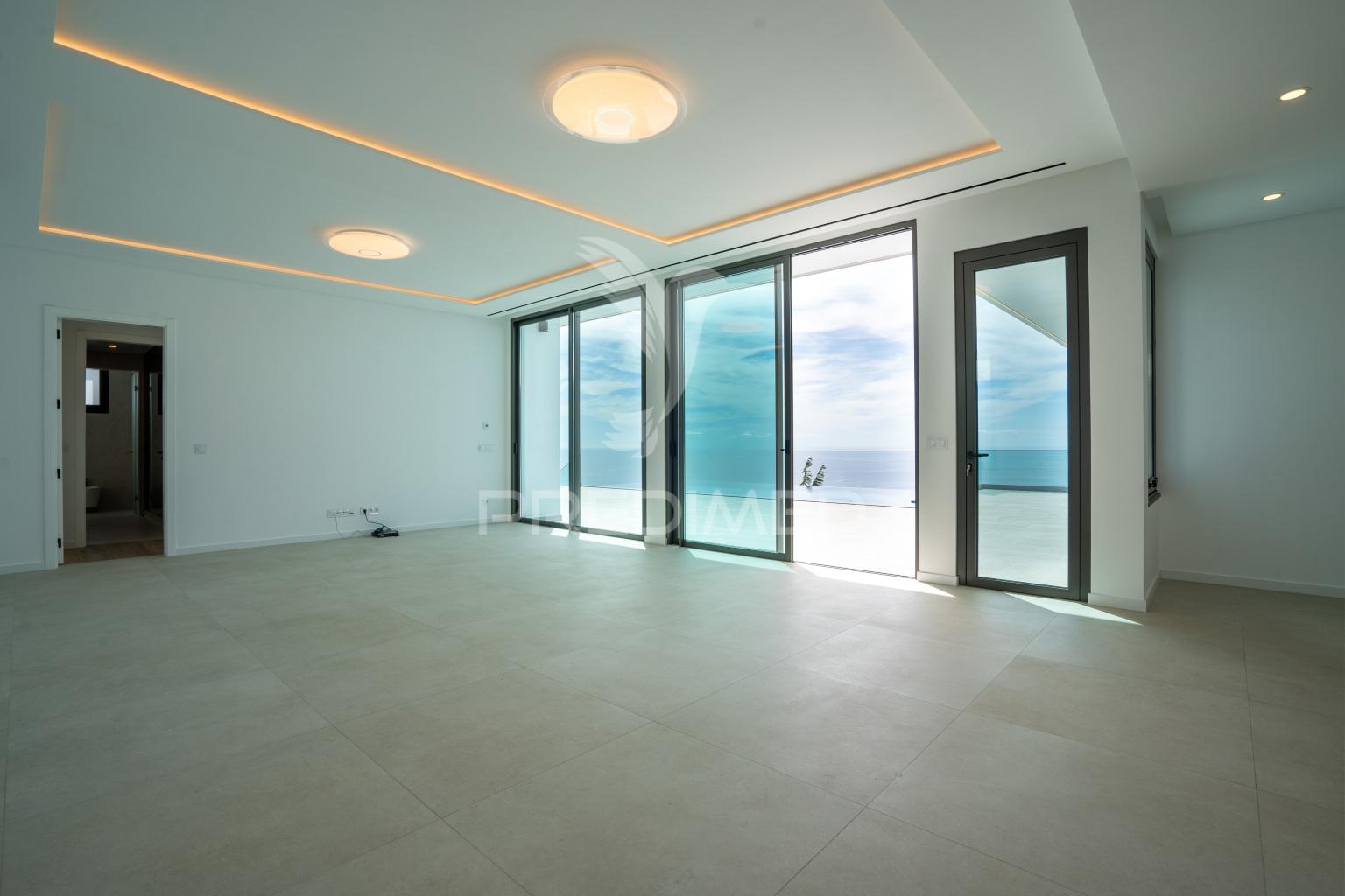 Moradia no arco da calheta com piscina privada e vista para o mar