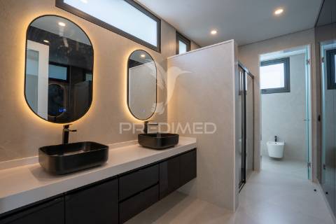 Moradia no arco da calheta com piscina privada e vista para o mar