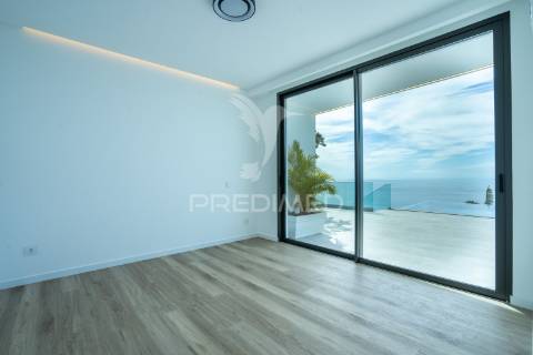 Moradia no arco da calheta com piscina privada e vista para o mar