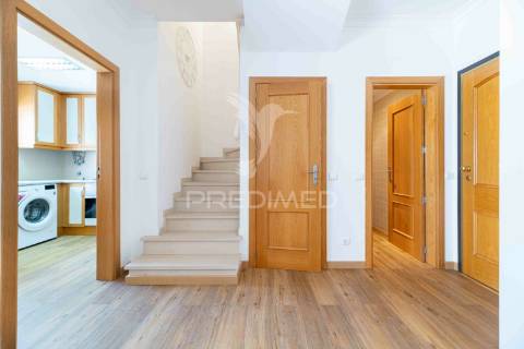 Apartamento duplex t2 em vilamoura, condomínio com piscina.