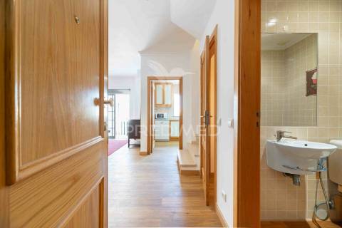 Apartamento duplex t2 em vilamoura, condomínio com piscina.