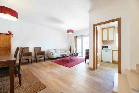 Apartamento duplex t2 em vilamoura, condomínio com piscina.