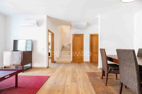Apartamento duplex t2 em vilamoura, condomínio com piscina.