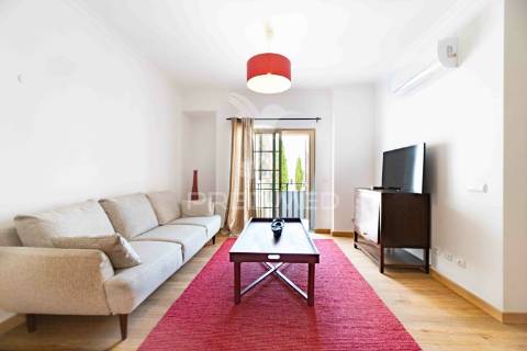 Apartamento duplex t2 em vilamoura, condomínio com piscina.