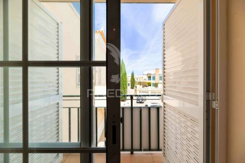 Apartamento duplex t2 em vilamoura, condomínio com piscina.