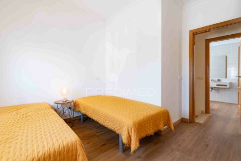Apartamento duplex t2 em vilamoura, condomínio com piscina.