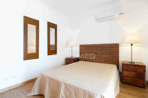 Apartamento duplex t2 em vilamoura, condomínio com piscina.