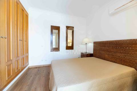 Apartamento duplex t2 em vilamoura, condomínio com piscina.