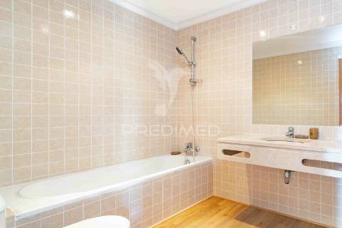 Apartamento duplex t2 em vilamoura, condomínio com piscina.