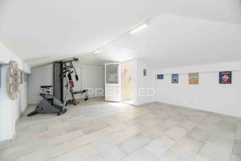 Apartamento duplex t2 em vilamoura, condomínio com piscina.