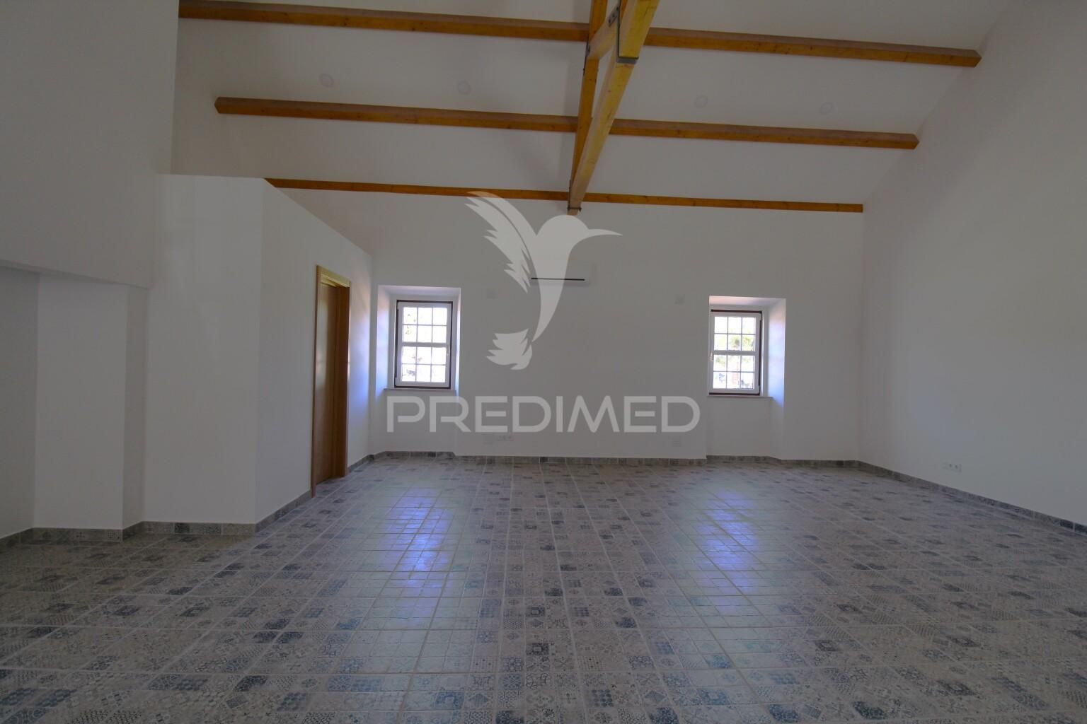 Espaço comercial totalmente renovado - sines