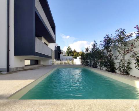 Moradia t4 moderna com piscina e  acabamentos de alta qualidade